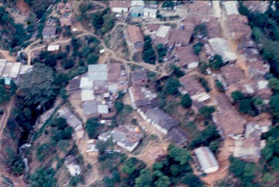 Vista area de asentamientos en la Comuna Nororiental de Medellin en 1988
PEVAL 1988
Palabras clave: COMUNA NORORIENTAL