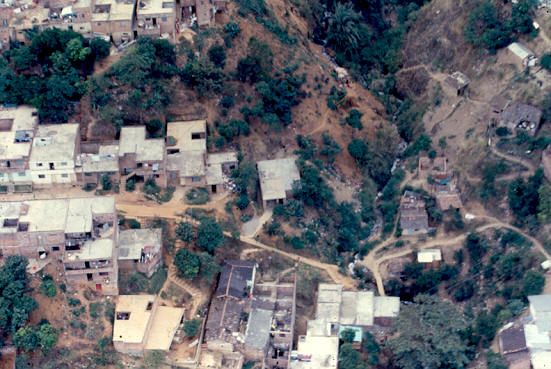 Viviendas en zona de riesgo, Comuna Nororiental Medellin
PEVAL 1988
Palabras clave: COMUNA NORORIENTAL