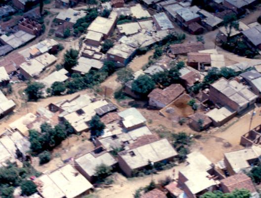 Vista aerea de asentamientos Comuna Nororiental de Medellin en 1988
PEVAL 1988
Palabras clave: COMUNA NORORIENTAL