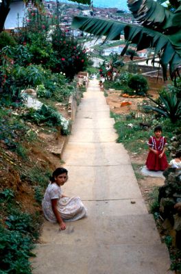 Andenes peatonales, barrio Doce de Octubre-Medellín
Tomas Nieto 1982
Palabras clave: DOCE DE OCTUBRE