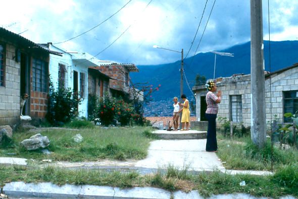 Andenes peatonales, barrio Doce de Octubre-Medellín
Tomas Nieto 1982
Palabras clave: DOCE DE OCTUBRE