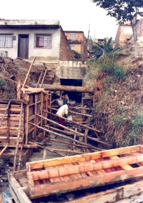 Obras para la canalización de la quebrada del Barrio Doce de Octubre de Medellin
CEHAP 1988
Palabras clave: DOCE DE OCTUBRE