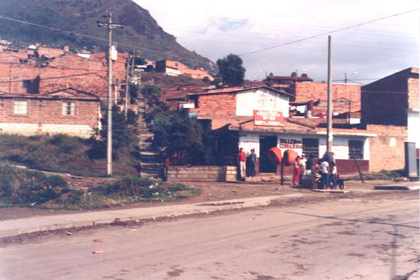 Entorno del barrio Doce de Octubre
CEHAP 1988
Palabras clave: DOCE DE OCTUBRE