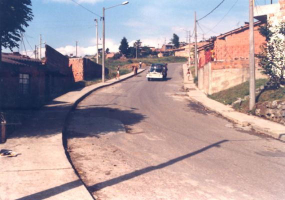Infraestructura vial, barrio Doce de Octubre 
CEHAP 1988
Palabras clave: INFRAESTRUCTURA