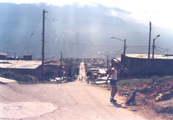 Estado de las vias y perspectiva de las calles, barrio Doce de Octubre
CEHAP 1988
Palabras clave: INFRAESTRUCTURA