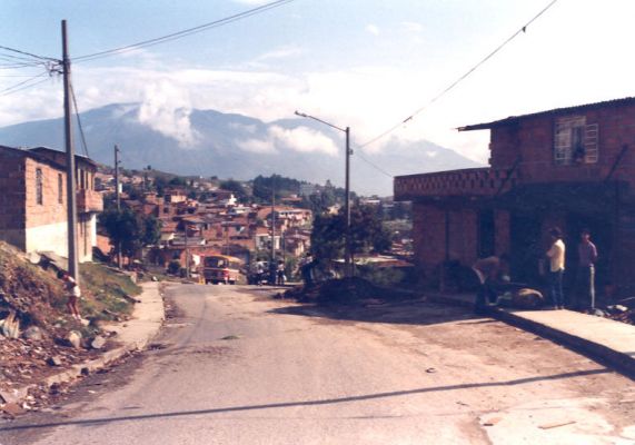 Panoramica del barrio Doce de Octubre
CEHAP 1988
Palabras clave: DOCE DE OCTUBRE