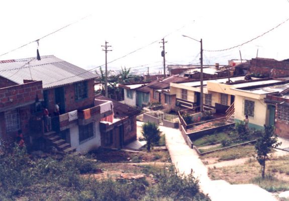 Andenes peatonales y acceso a las viviendas, barrio Doce de Octubre
CEHAP 1988
Palabras clave: DOCE DE OCTUBRE