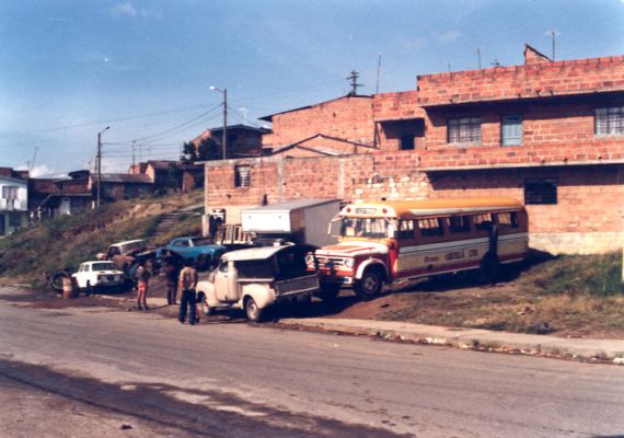 Vias de acceso vehicular, reparación vehicular. Barrio Doce de Octubre
CEHAP 1988
Palabras clave: DOCE DE OCTUBRE