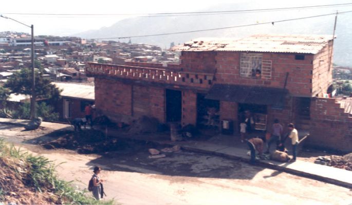 Vivienda de dos niveles en ladrillo, barrio Doce de Octubre
CEHAP 1988
Palabras clave: DOCE DE OCTUBRE