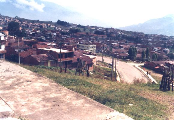 Panoramica del barrio Doce de Octubre
CEHAP 1988
Palabras clave: DOCE DE OCTUBRE