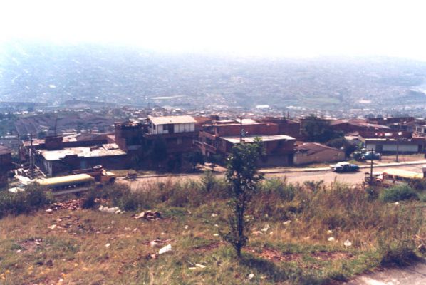 Acumulación de basuras en lotes no construidos, barrio Doce de Octubre
CEHAP 1988
Palabras clave: DOCE DE OCTUBRE