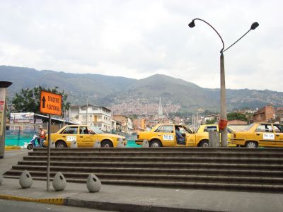 Afueras estacion hospital señalizacion de sendero peatonal 
CEHAP 2009
Palabras clave: SENDEROS PEATONAL