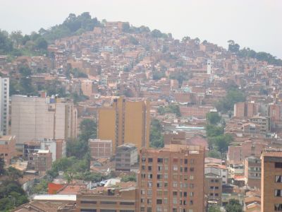 Vista del barrio El Salvador de la ciudad de Medellin
CEHAP 2009
Palabras clave: CERROS EL SALVADOR