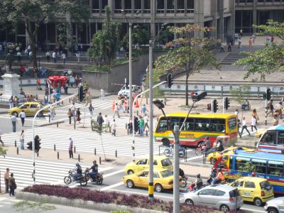 Trafico y movilidad en la avenida San Juan a la altura de la Alpujarra
CEHAP 2009
Palabras clave: MOVILIDAD CENTRO MEDELLIN SAN JUAN