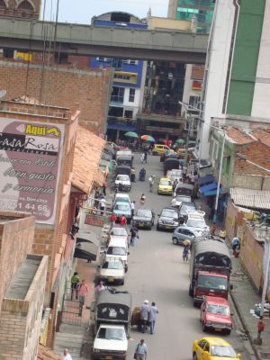 Movilidad en el sector El Hueco del centro de Medellin
CEHAP 2009
Palabras clave: CALLES CENTRO MEDELLIN
