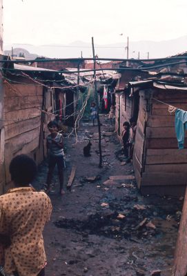 Precarias condiciones de vida de habitantes del barrio Moravia
Gilberto Arango 1988
Cehap

Palabras clave: MORAVIA