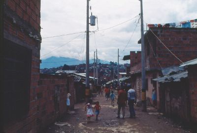 Calles y viviendas del sector del barrio Moravia 
Gilberto Arango 1988
Cehap

Palabras clave: MORAVIA HABITANTES