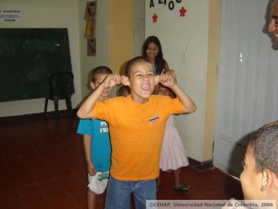 Jugando con los Asesores en taller de Niquitao, Medellin
CEHAP
2006
Palabras clave: TALLER FRATERNIDAD NIQUITAO