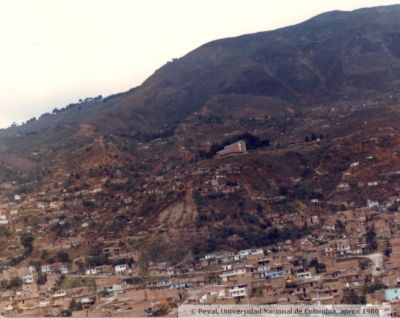 Invasion en las laderas de Medellin
PEVAL, APROX 1982
Palabras clave: INVASIONES BARRIOS POPULARES MEDELLIN