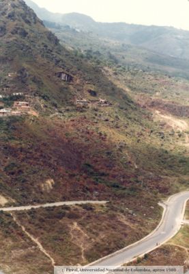 Carreteras y vias en la parte baja del Sector El Picacho 1980
PEVAL, APROX 1982
Palabras clave: BARRIOS POPULARES MEDELLIN EL PICACHO