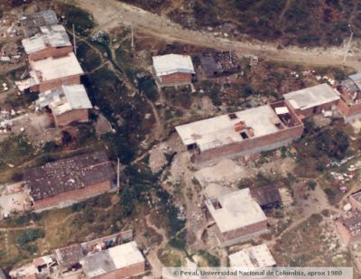 Invasiones en las laderas de la zona noroccidental de  Medellin
PEVAL, APROX 1982
Palabras clave: INVASIONES BARRIOS POPULARES MEDELLIN