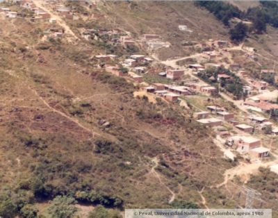 Medellin en proceso de urbanizacion
PEVAL, APROX 1982
Palabras clave: INVASIONES BARRIOS POPULARES MEDELLIN