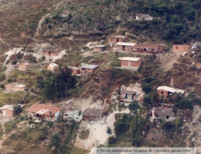 Urbanismo de las invasiones en Medellin
PEVAL, APROX 1982
Palabras clave: INVASIONES BARRIOS POPULARES MEDELLIN