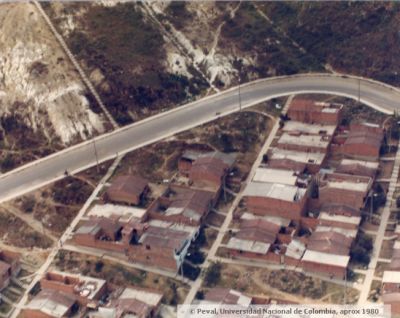 Loteo de terrenos y construccion de viviendas del Instituto de Credito Territorial en el Doce de Octubre
PEVAL, APROX 1982
Palabras clave: BARRIOS POPULARES MEDELLIN MORFOLOGIA DOCE DE OCTUBRE