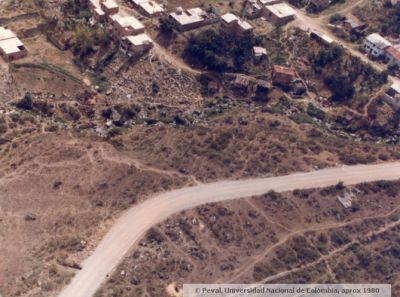 Inicio del proceso de urbanizacion en las laderas de Medellin
PEVAL, APROX 1982
Palabras clave: BARRIOS POPULARES MEDELLIN