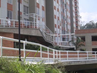 Vias de acceso urbanizacion California del Poblado Medellin
LUIS FERNANDO GONZALEZ, 2004
Palabras clave: CALIFORNIA POBLADO URBANIZACION