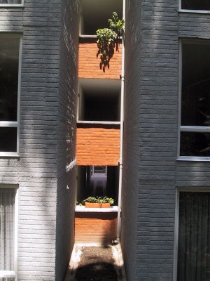 Espacio entre bloques urbanizacion California en el Poblado Medellin
LUIS FERNANDO GONZALEZ, 2004
Palabras clave: CALIFORNIA POBLADO URBANIZACION