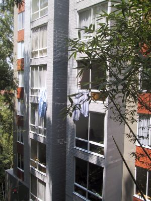 Fachada urbanizacion California del Poblado Medellin
LUIS FERNANDO GONZALEZ, 2004
Palabras clave: CALIFORNIA POBLADO URBANIZACION