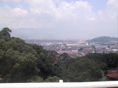 Panoramica urbanizacion California en el Poblado 
LUIS FERNANDO GONZALEZ, 2004
Palabras clave: CALIFORNIA POBLADO URBANIZACION