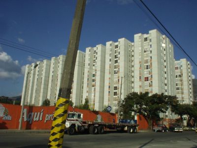 Bloques de apartamentos Ciudadela de Sevilla Medellin
LUIS FERNANDO GONZALEZ, 2004
Palabras clave: CIUDADELA SEVILLA VIVIENDA MASIVA EDIFICIOS
