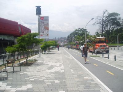 Sendero peatonal frente a parque explora de Medellin (Carabobo norte)
CEHAP, 2008
Palabras clave: PARQUE EXPLORA ESPACIO PUBLICO