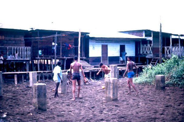 Apropiacion del espacio publico, Quibdo Choco
CEHAP 1989
Palabras clave: QUIBDO VIVIENDA PALAFITICA LA YESCA