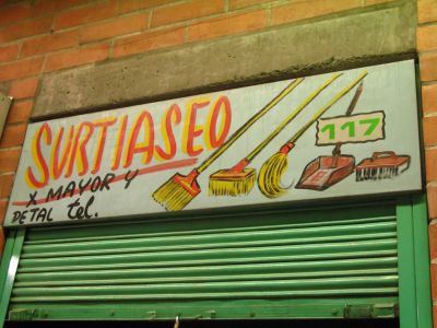 Publicidad realizada para local comercial al interior del bazar de los puentes
Senia Salazar, 2008
Palabras clave: BAZAR DE LOS PUENTES ARTE POPULAR