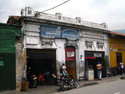 Talleres de motocicletas en Tejelo, centro de Medellin
Senia Salazar, 2008
Palabras clave: COMERCIO ECONOMIA CENTRO DE MEDELLIN