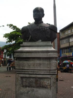 Escultura de Rojas Pinilla en plazoleta del mismo nombre
Senia Salazar, 2008
Palabras clave: CENTRO MEDELLIN