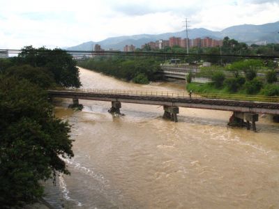 Puente sobre el Rio Medellin por donde atravesaba el antiguo ferrocarril de Antioquia
Senia Salazar
Palabras clave: PUENTE RIO MEDELLIN