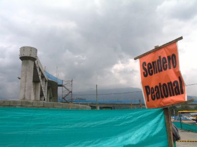Senderos peatonales paralelos a la construccion de puente 
SENIA SALAZAR MALDONADO 2008
Palabras clave: SENDEROS PEATONALES METROPLUS