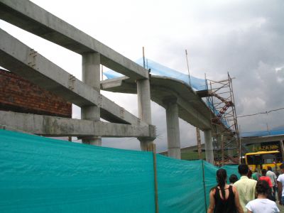 Construccion de puentes peatonales sobre la avenida ferrocarril
SENIA SALAZAR MALDONADO 2008
Palabras clave: ADECUACION METROPLUS SENDEROS PEATONALES