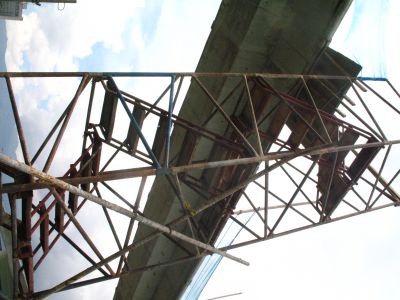 Andamios en construccion de puente peatonal 
SENIA SALAZAR MALDONADO 2008
Palabras clave: ESTRUCTURAS METROPLUS