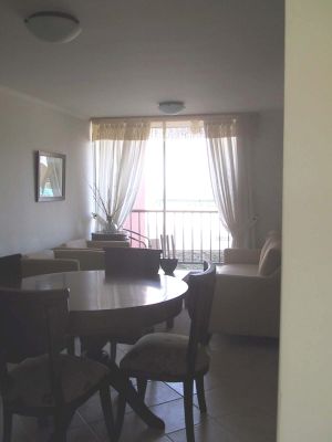 Interior de sala y comedor de vivienda donde se aprecia el espacio reducido 
LUIS FERNANDO GONZALEZ, 2004
Palabras clave: HABITABILIDAD VIVIENDA
