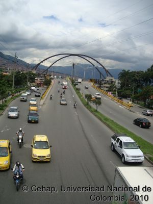 Transito vehicular en el Intercambio vial Punto Cero
Cehap, 2010
Palabras clave: Vialidad transporte Medellin