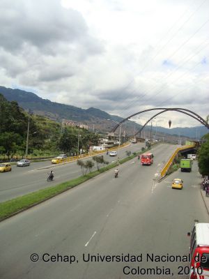 Transito vehicular en el Intercambio vial Punto Cero
Cehap, 2010
Palabras clave: Vialidad Transporte Medellin