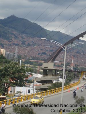 Intercambio vial Punto Cero al fondo cerro el Picacho
Cehap, 2010
Palabras clave: Vialidad Transporte Medellin