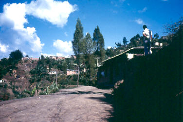 Vias sin pavimentar, asentamiento San Pablo, Medellin 
PEVAL 1984
Palabras clave: MEJORAMIENTO SAN PABLO