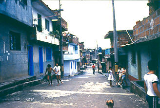 Apropiacion de los espacios, barrio Playon de los comuneros, Medellin 
PEVAL 1984
Palabras clave: MEJORAMIENTO EL PLAYON