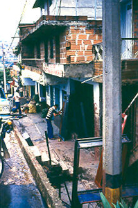 Actividades comerciales en el barrio Playon de los comuneros, Medellin 
PEVAL 1984
Palabras clave: MEJORAMIENTO EL PLAYON